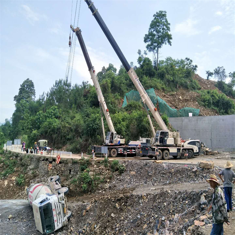 温州龙湾汽车掉沟里叫吊车救援要多少钱